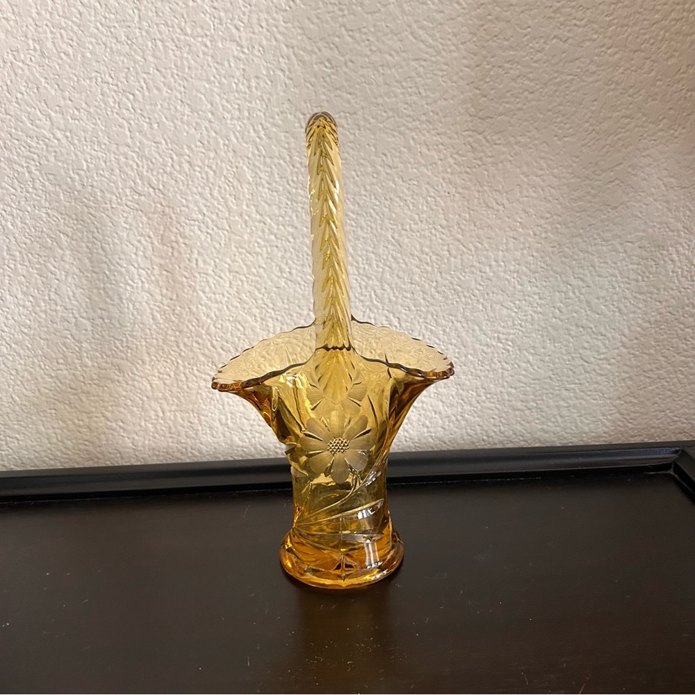 Vintage Amber Glass Bride’s Basket Centerpiece Scalloped Floral Handle 10”
